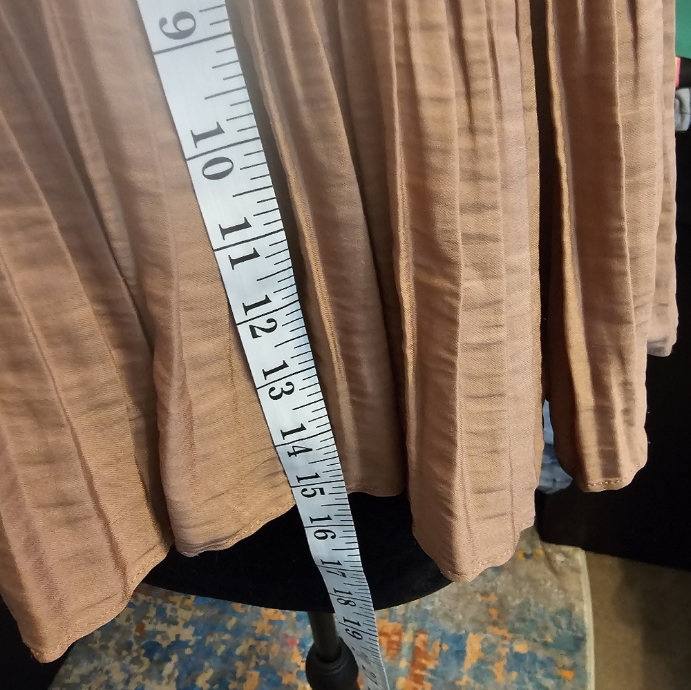 Pleated Rose Gold Skirt With Shorts - Picture 6 of 7